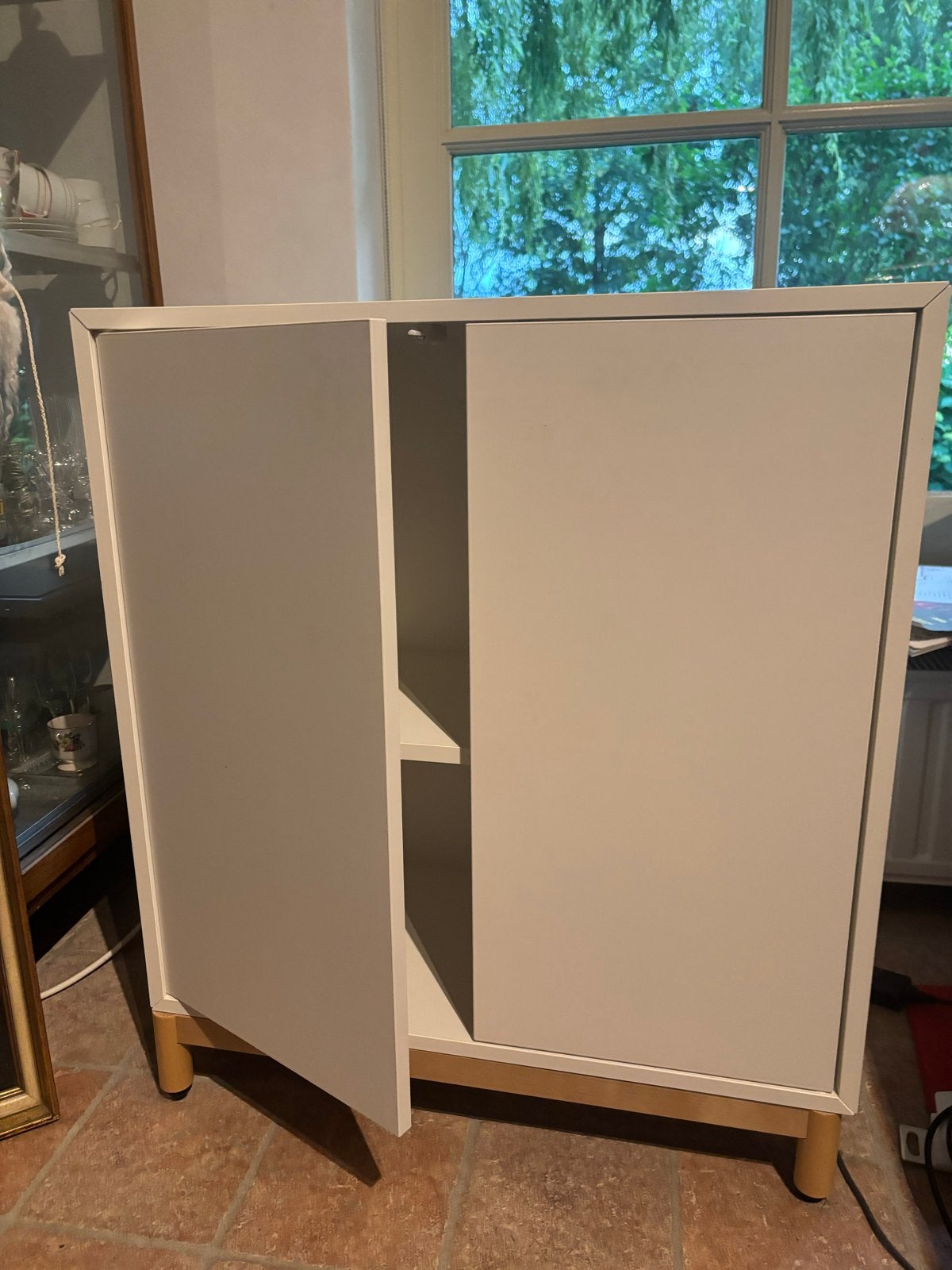 Wit kastje Eket ikea met houten poten, Huis en Inrichting, Ophalen of Verzenden, Gebruikt