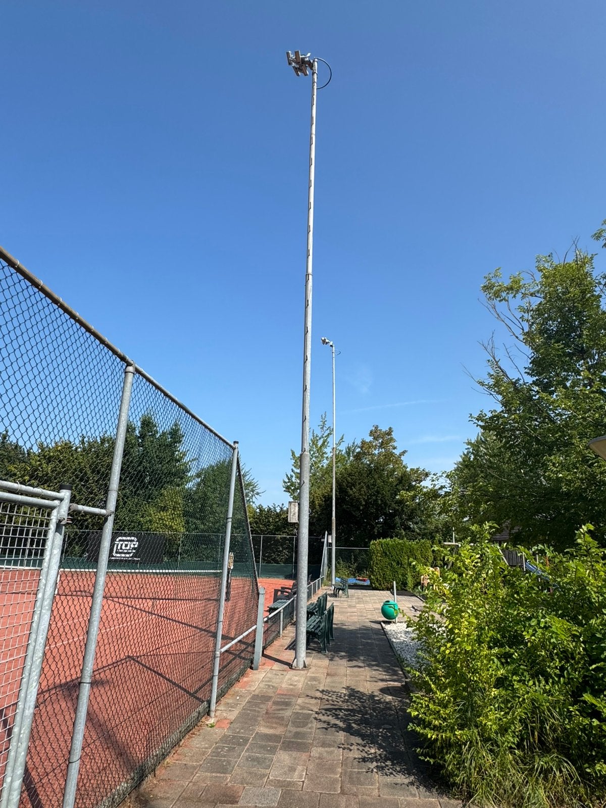 4 stalen lichtmasten, 13,5 m, Ophalen, Gebruikt, 500 watt of meer