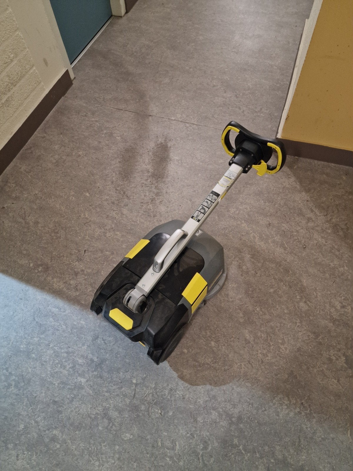 Kärcher BD 30/4 C schrobzuigmachine – Nieuwstaat (Zonder opl, Ophalen, Zo goed als nieuw