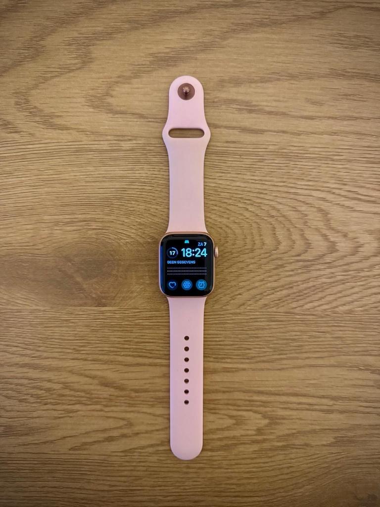 Mooie Apple Watch Series 4 in 40mm, IOS, Ophalen of Verzenden, Zo goed als nieuw, Roze
