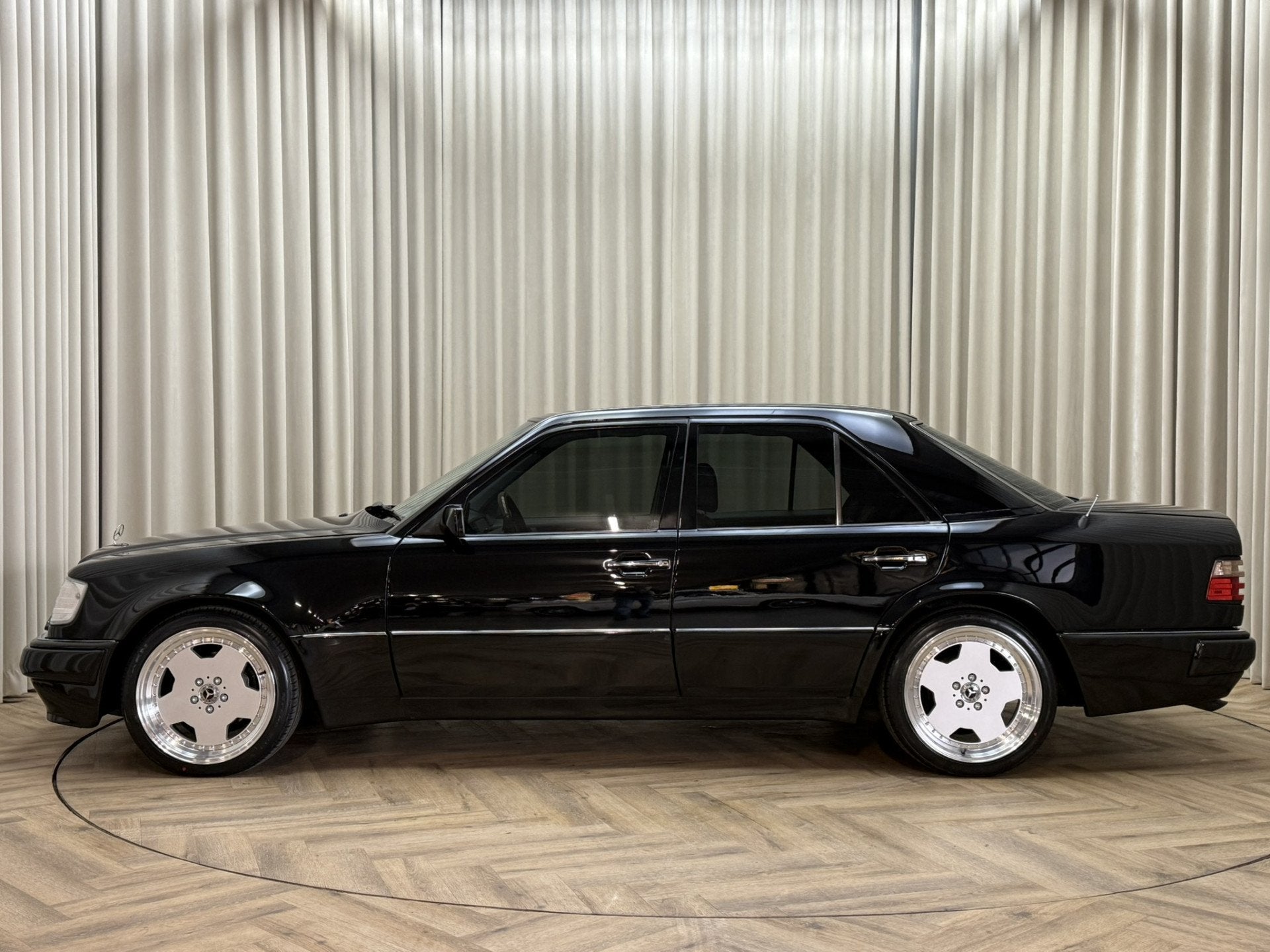 Mercedes-Benz E-Klasse 200-500 500E / 5.0 V8 / 326 PK / AMG, foto 5