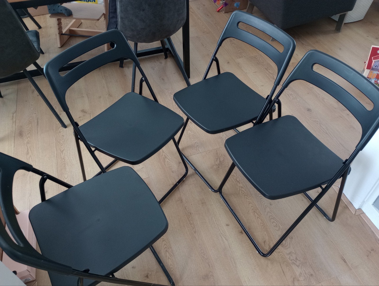 Vier keurige en ontzettend handige klapstoelen, Huis en Inrichting, Stoelen, Ophalen, Zo goed als nieuw, Zwart, Vier