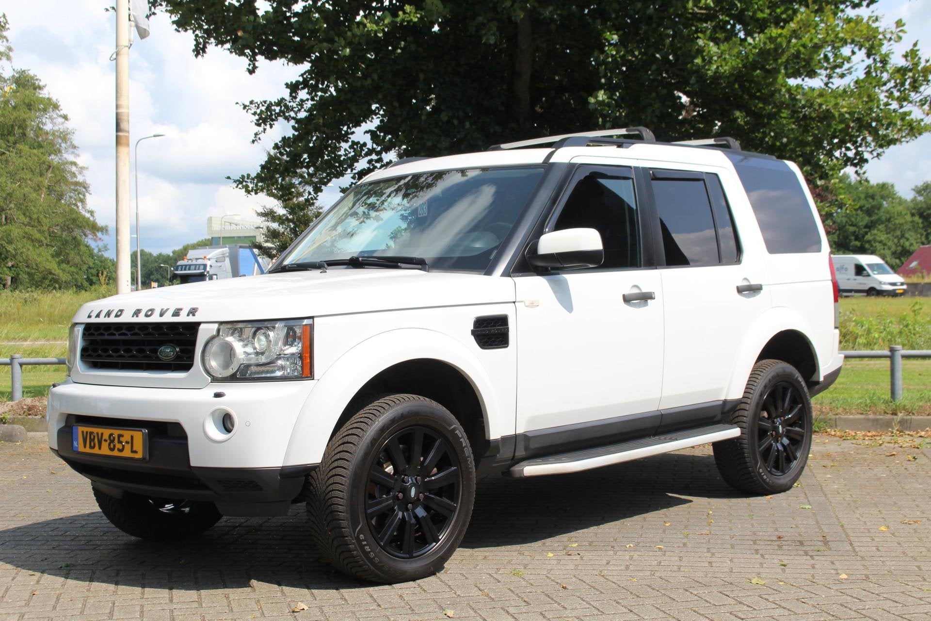 Land Rover Discovery 3.0 SDV6 HSE 258 pk Grijs Kenteken 2p N, Auto's, Automaat, Euro 5, Gebruikt, Zwart