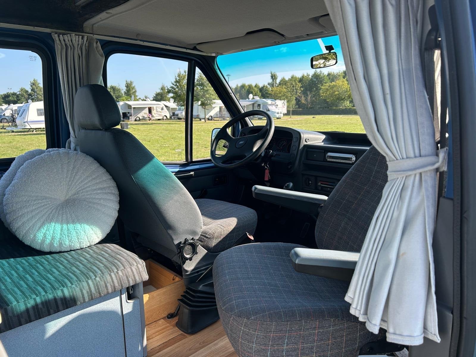 Foto 8 van Ford TRANSIT 80D ORINELE FABRIEKS BUSCAMPER 4 SLAAP PLAATSEN