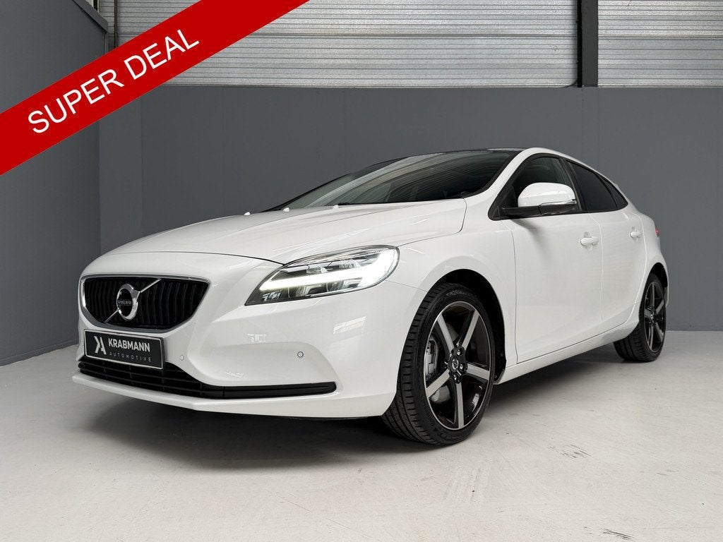 Volvo V40 1.5 T3 Momentum Panorama|Leder|Automaat|LED| ., Zwart, 4 cilinders, Wit, Leder