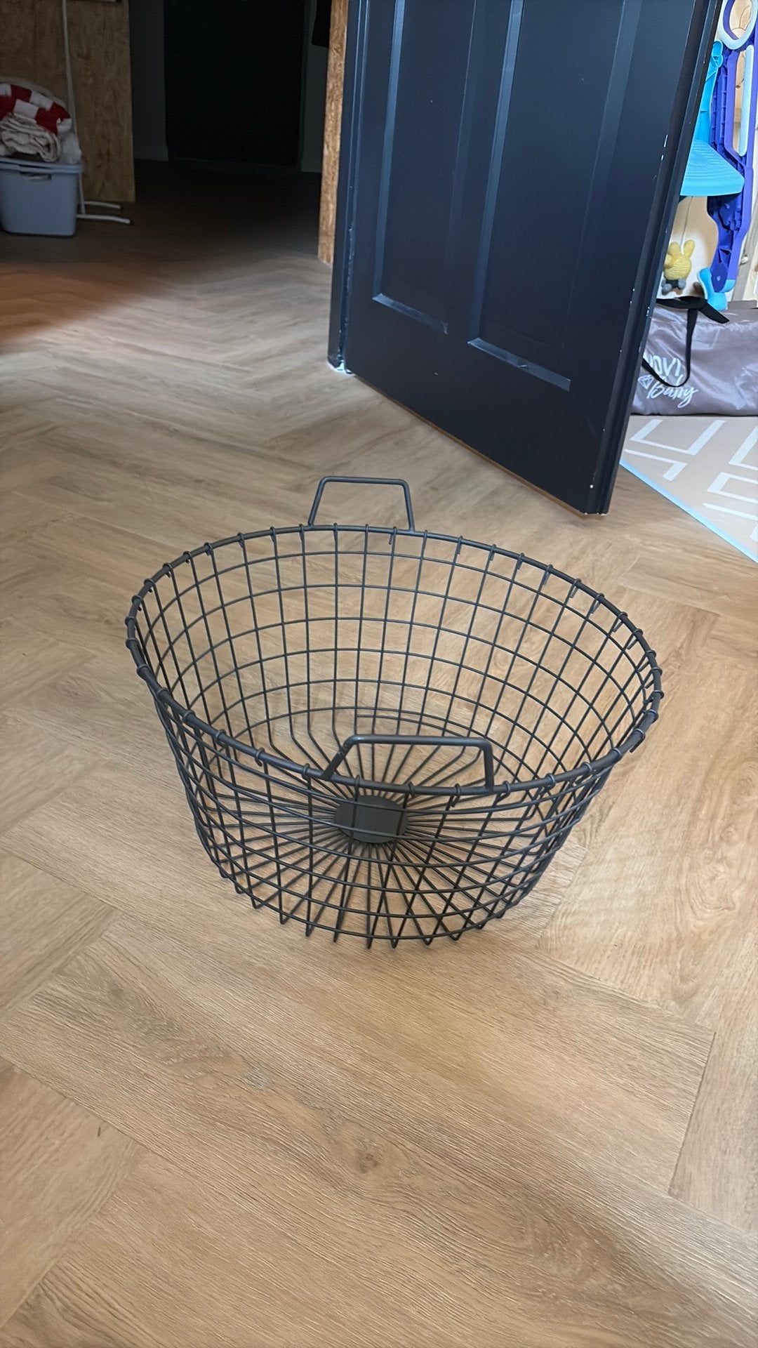 Zwarte mand, Ophalen, Zo goed als nieuw, Rond, Overige materialen
