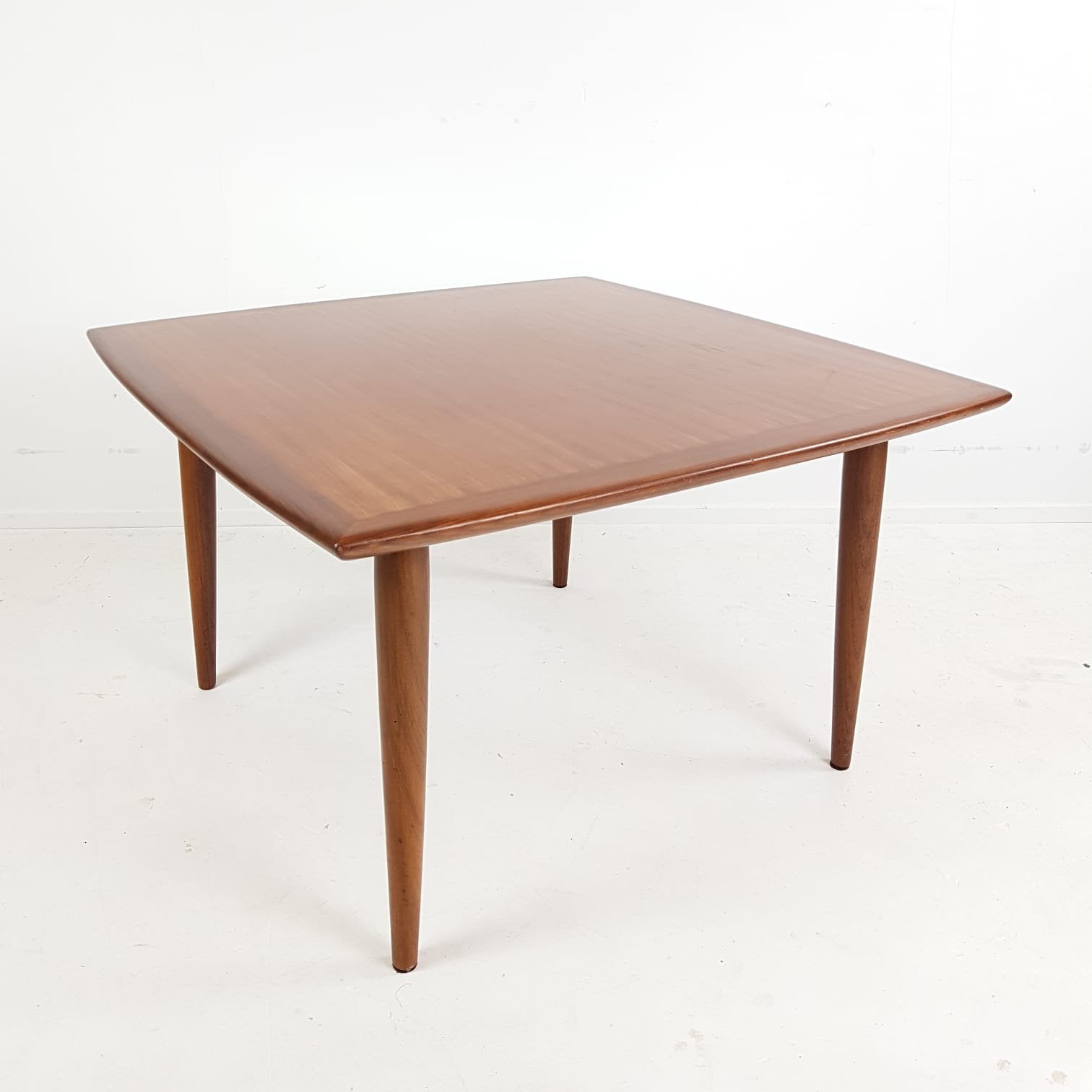 Vintage teak houten salontafel Deens design vierkant, -, -, Vierkant, Zo goed als nieuw