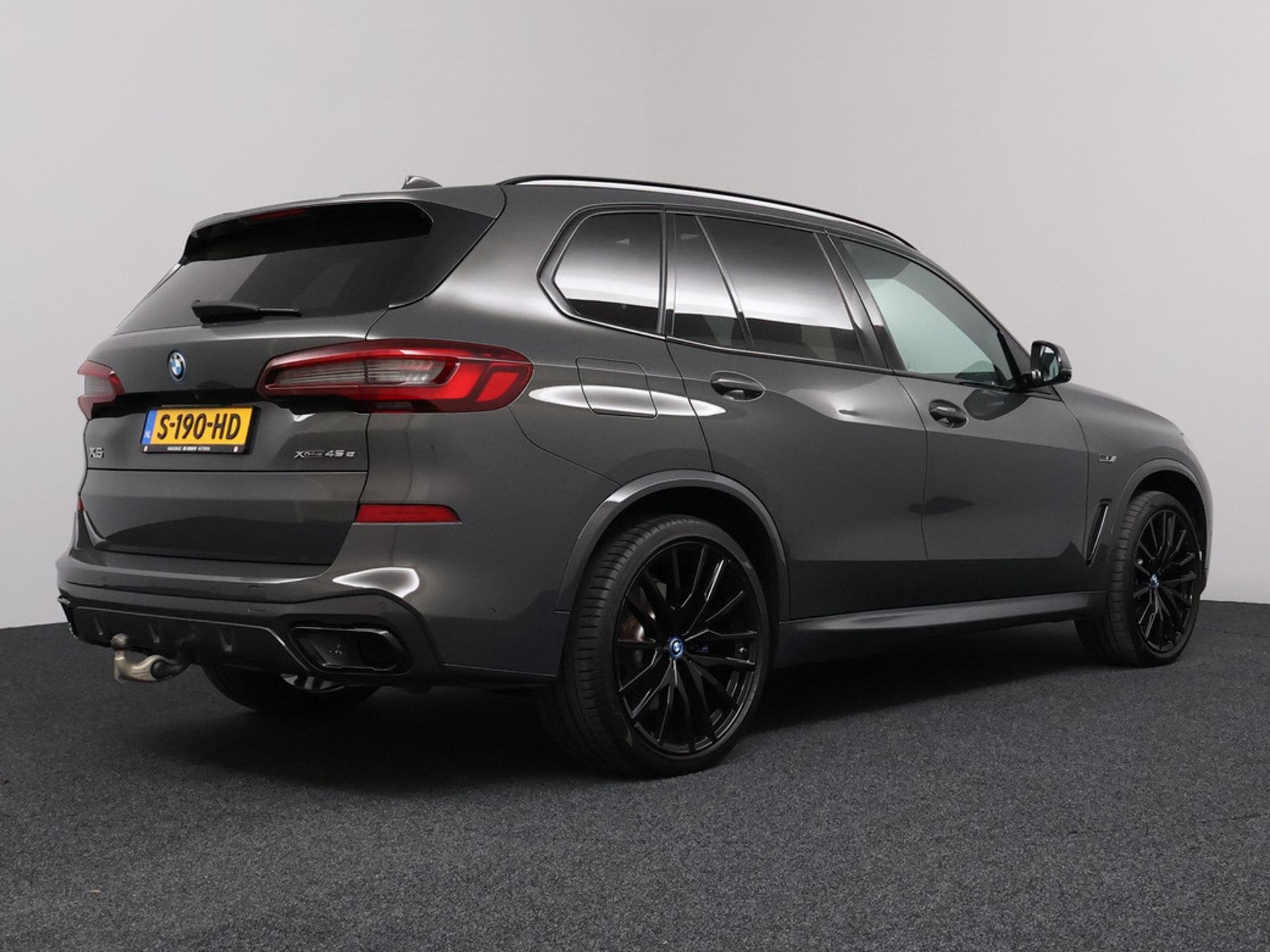 BMW X5 xDrive45e High Executive | Trekhaak | Pano | Luchtver, Auto's, BMW, Lichtsensor, Gebruikt, 394 pk, Vierwielaandrijving