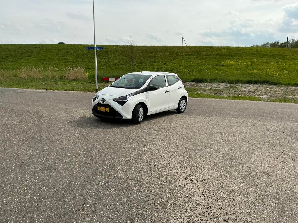 Toyota Aygo 1.0 Vvt-i 72pk 5D 2020 Wit, Auto's, Toyota, Voorwielaandrijving, 4 stoelen, Wit, Origineel Nederlands