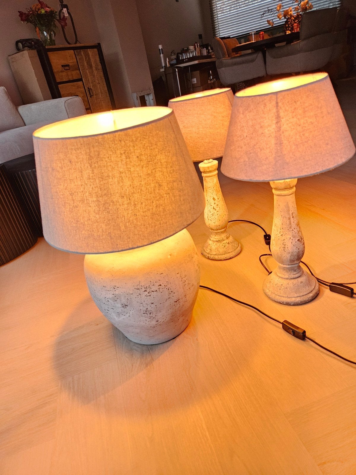 Set tafellampen met stenen voet en lichtgroene kappen, Huis en Inrichting, Ophalen, Gebruikt, Groen, 55 cm