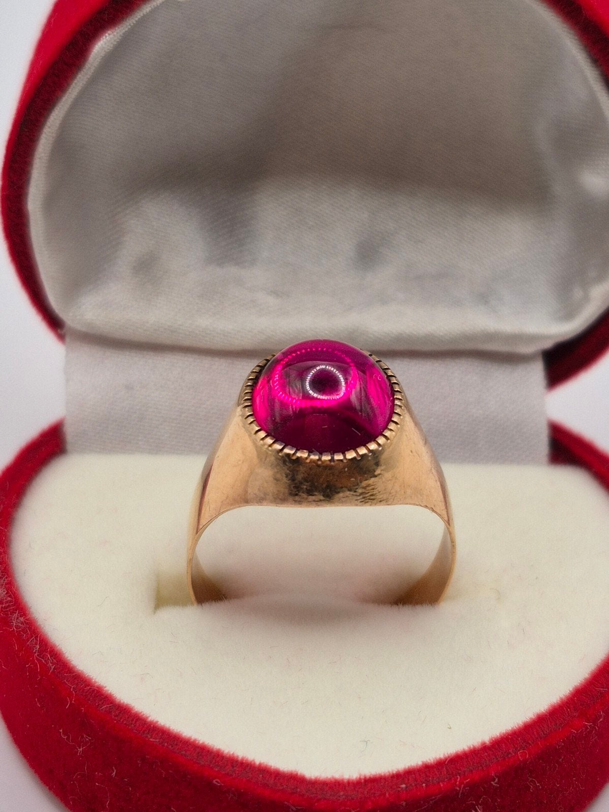 gouden ring met Robijn, Sieraden, Tassen en Uiterlijk, Antieke sieraden, Ophalen of Verzenden, Goud, Ring