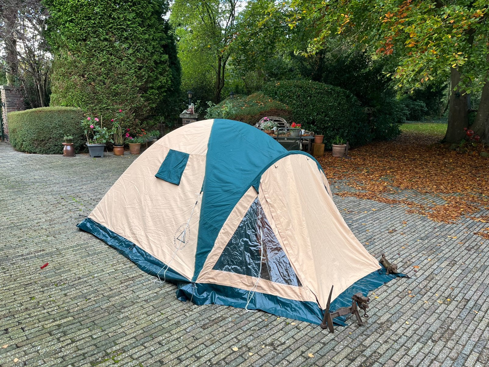 Tent met basisuitzet, Caravans en Kamperen, Tenten, Ophalen, Zo goed als nieuw, Tot en met 2