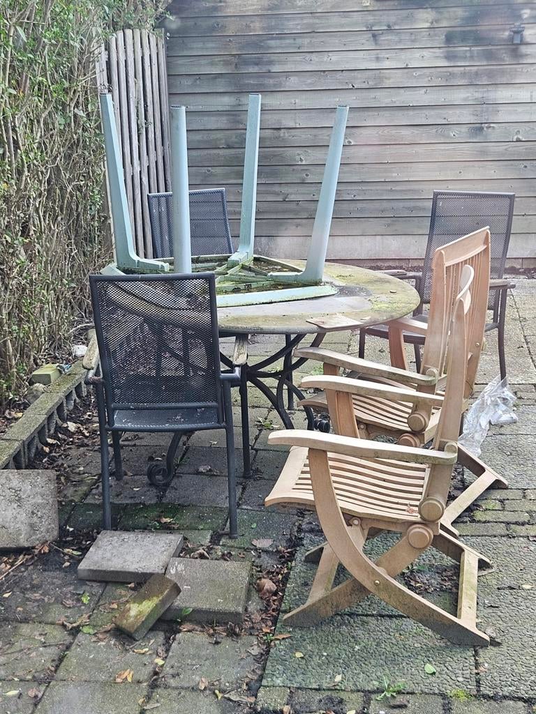 Tuinset: Cement/Staal Tafel met 5 Stoelen (3Hout & Staal +2), Ophalen, Gebruikt, Rond