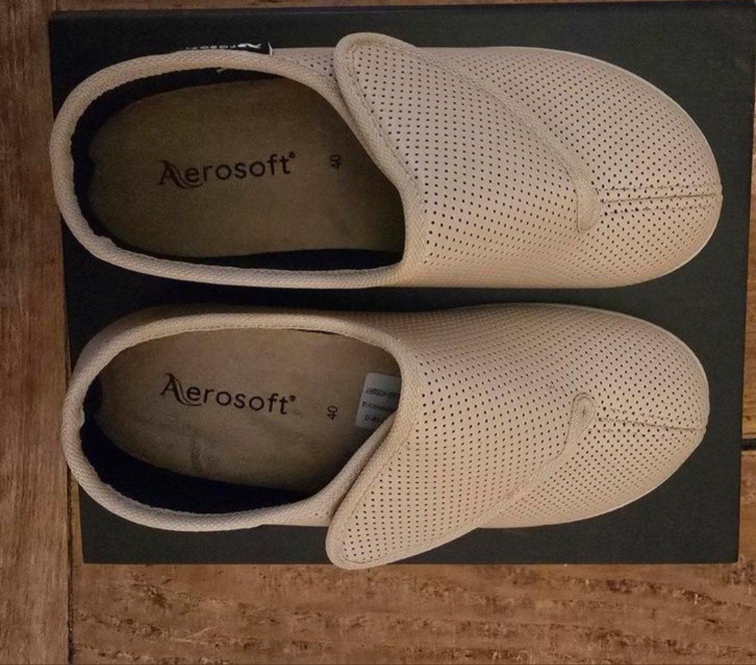 Klitteband schoen senioren of gezwollen voet, Kleding | Dames, Ophalen of Verzenden, Zo goed als nieuw, Instappers, Beige