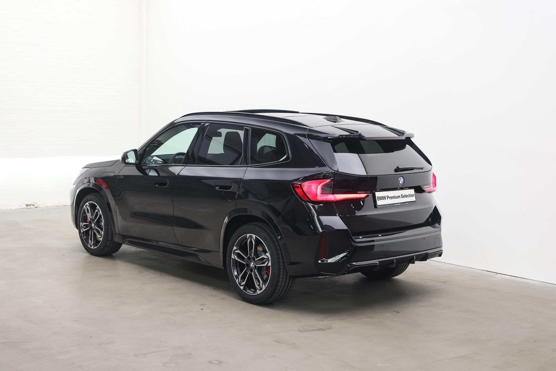 BMW X1 xDrive25e M Sport Automaat / Trekhaak / Panoramadak /, Dealer onderhouden, Zwart, Bedrijf, Hybride Elektrisch/Benzine