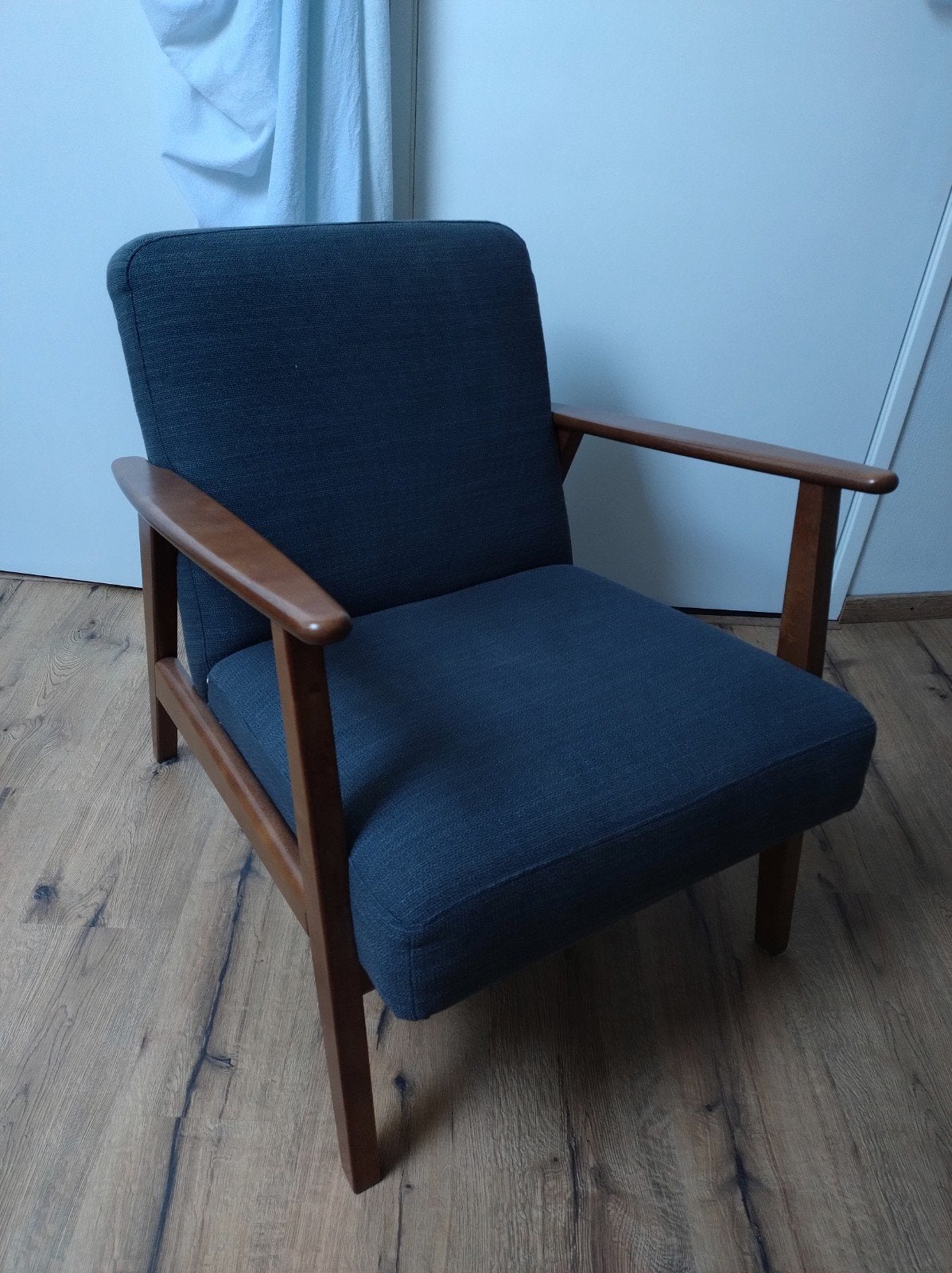 Ikea ekenäset stoel grijs walnoothout, Huis en Inrichting, Fauteuils, Ophalen, Modern, Scandinavisch, 75 tot 100 cm, Zo goed als nieuw