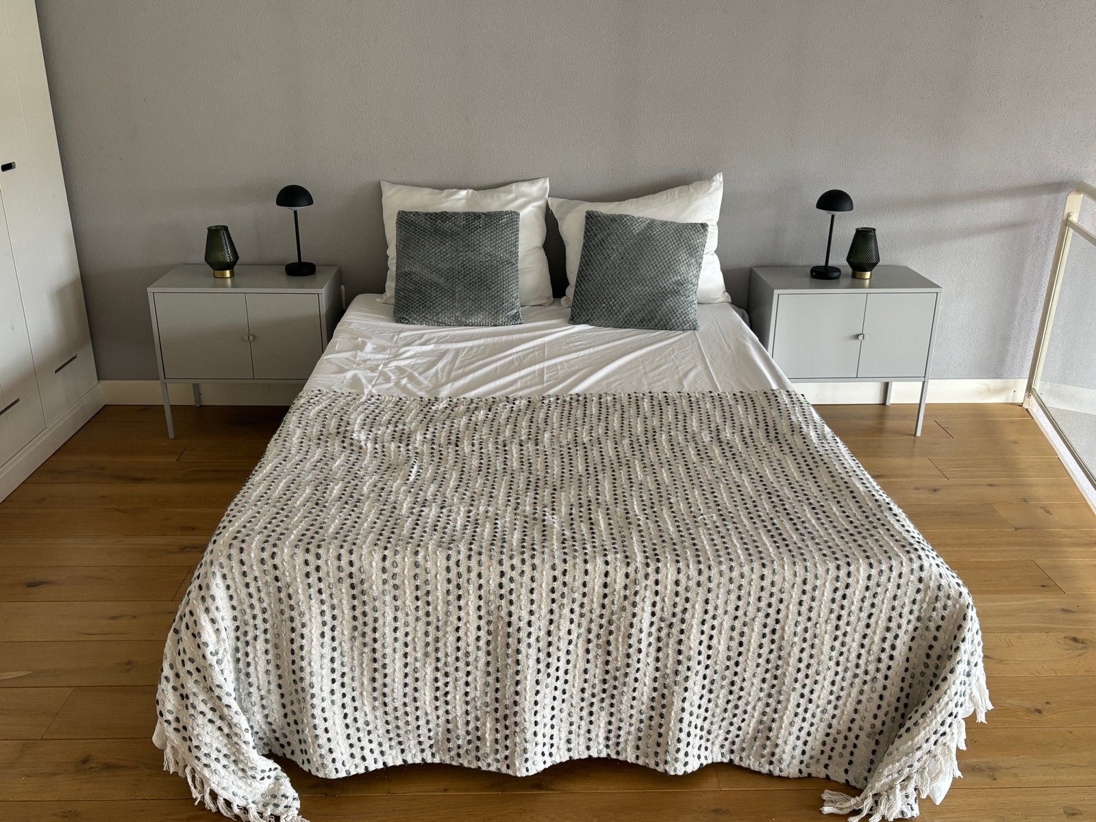 Set van 2 Nachtkastjes - Grijs (60x35x57 cm), Huis en Inrichting, Slaapkamer | Nachtkastjes, Ophalen, Metaal of Aluminium, 55 tot 70 cm