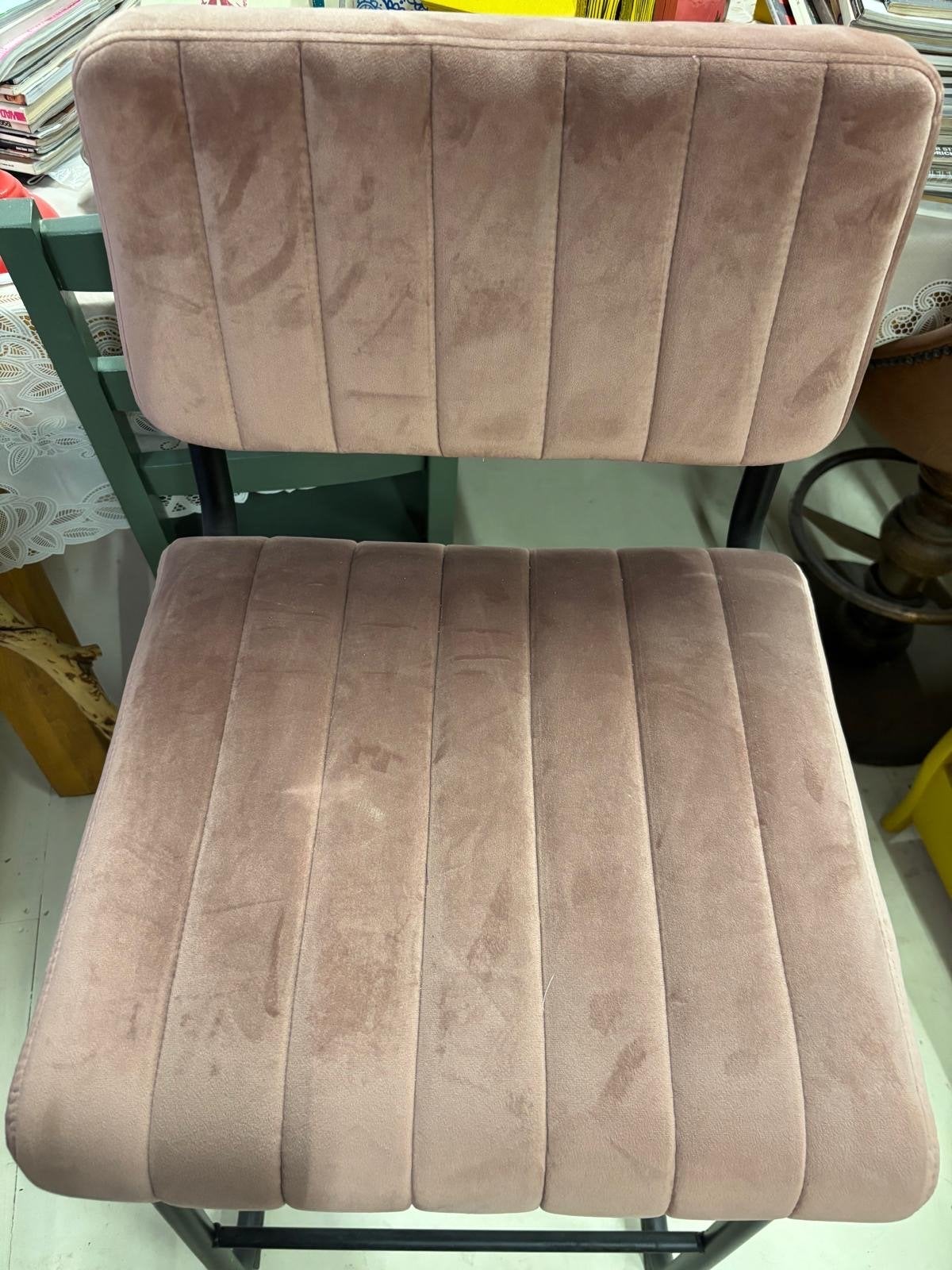 Roze fluwelen barkruk met rugleuning, Huis en Inrichting, Barkrukken, Ophalen, Zo goed als nieuw, Metaal, 90 cm of meer