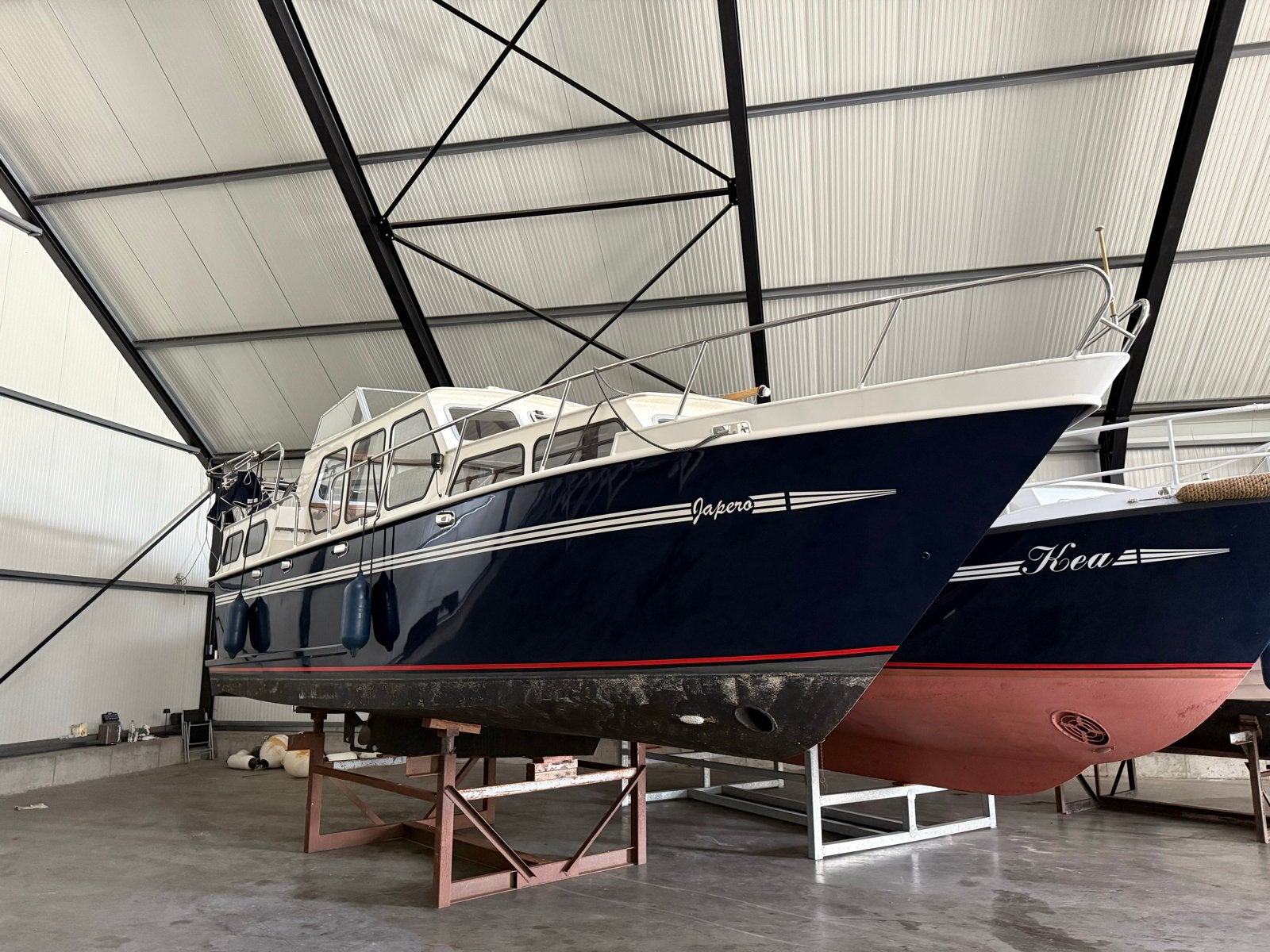 Stalen Motorjacht 'proficiat 975' - nieuw in de lak, Watersport en Boten, 70 cm, Gebruikt, Diesel, Boegschroef