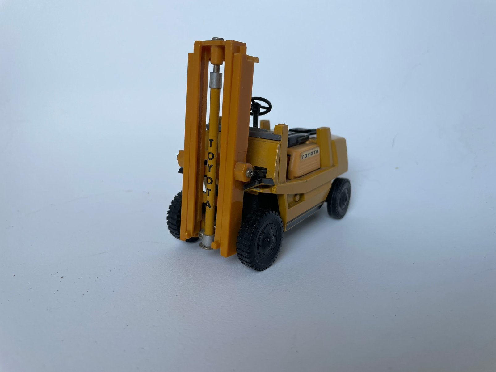 model Toyota vorkheftruck, Yonezawa Diapet, geel, 1/24 (?), Ophalen of Verzenden, Gebruikt, Overige typen
