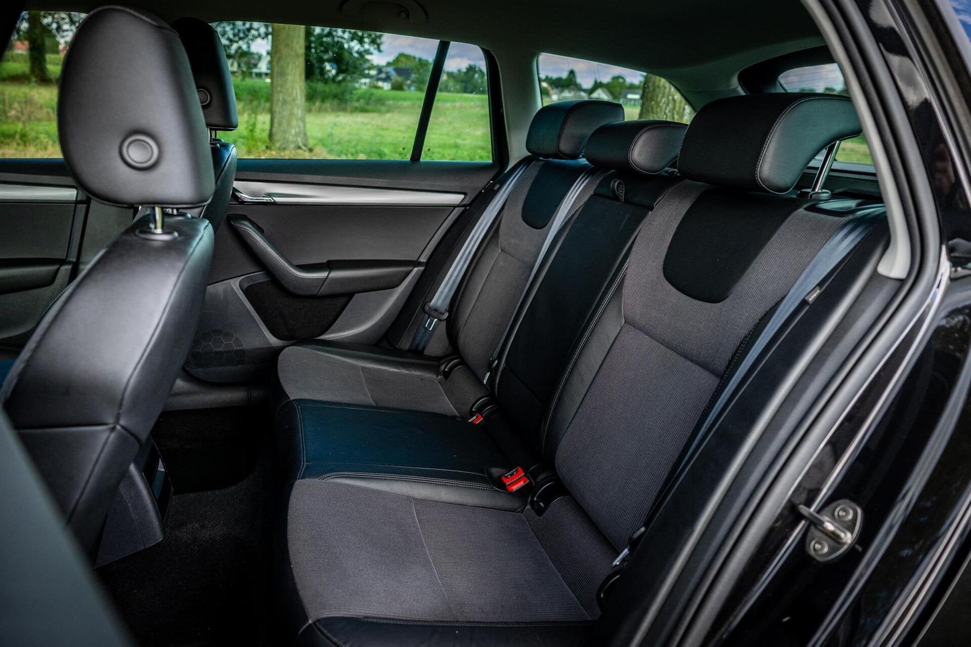 Skoda Octavia Combi 1.0 TSI Greentech Business Edition Plus, Voorwielaandrijving, Gebruikt, Euro 6, Met garantie (alle)
