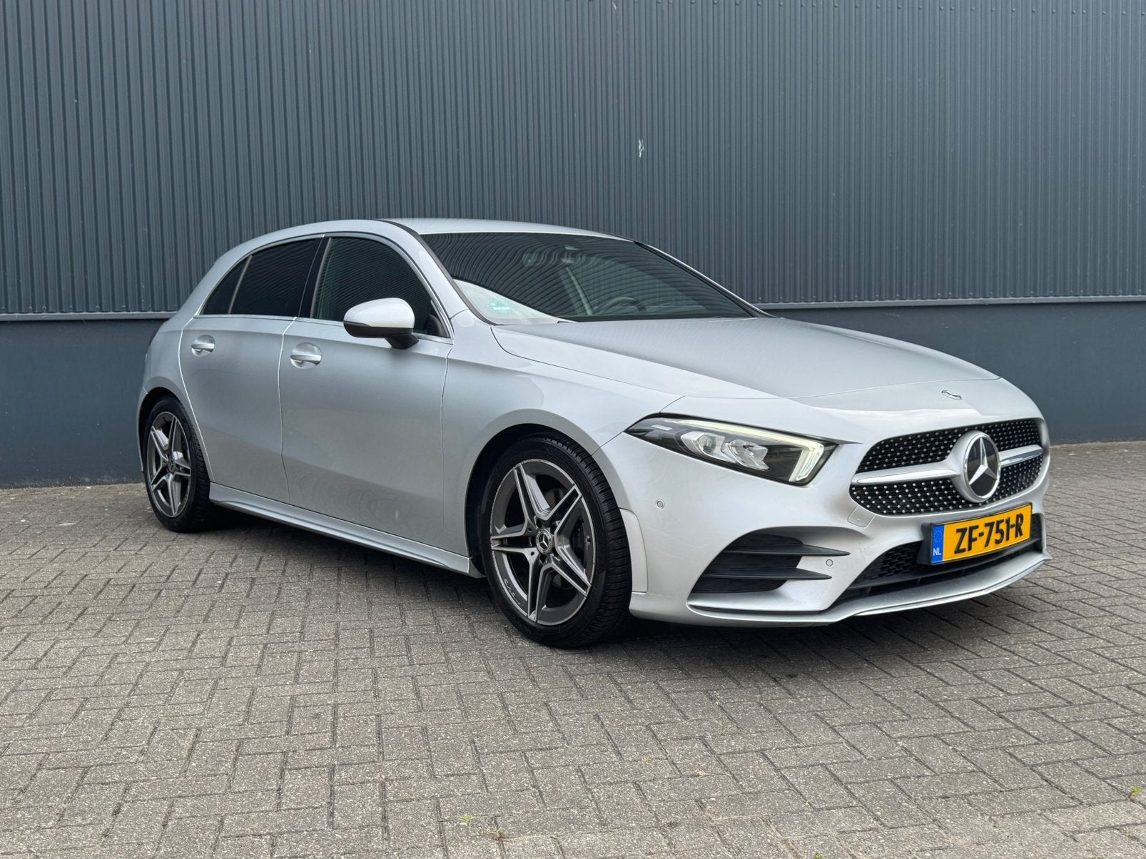 Mercedes-Benz A-Klasse 200 AMG Line | widescreen, BTW auto |, Auto's, Mercedes-Benz, Voorwielaandrijving, 15 km/l, Zwart, 4 cilinders
