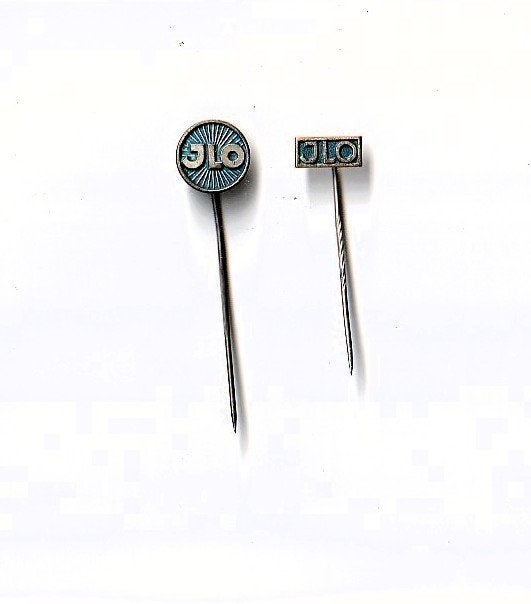 2 volmetaal spelden van ILO / JLO Motoren   lees verder, Verzamelen, Ophalen of Verzenden, Gebruikt, Overige onderwerpen, Speldje of Pin
