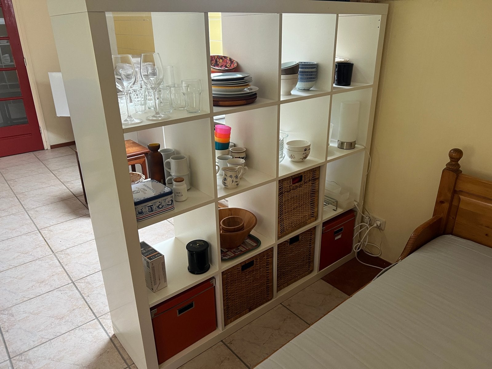 Open vakkenkast met rieten en kartonnen opbergmanden, Ophalen, Gebruikt, 150 tot 200 cm, 25 tot 50 cm