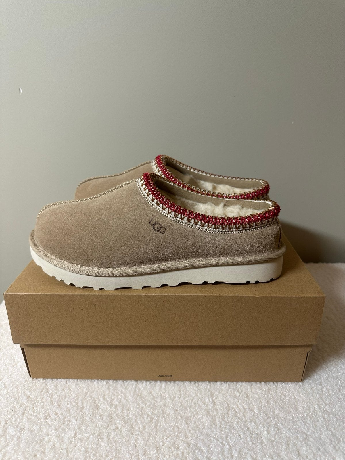Nieuwe UGG Tasman pantoffels beige, Kleding | Dames, Schoenen, Beige, Nieuw, Ophalen of Verzenden, Pantoffels of Sloffen