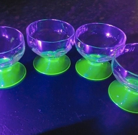 Set van 4 uranium glazen - perfecte staat, Ophalen of Verzenden