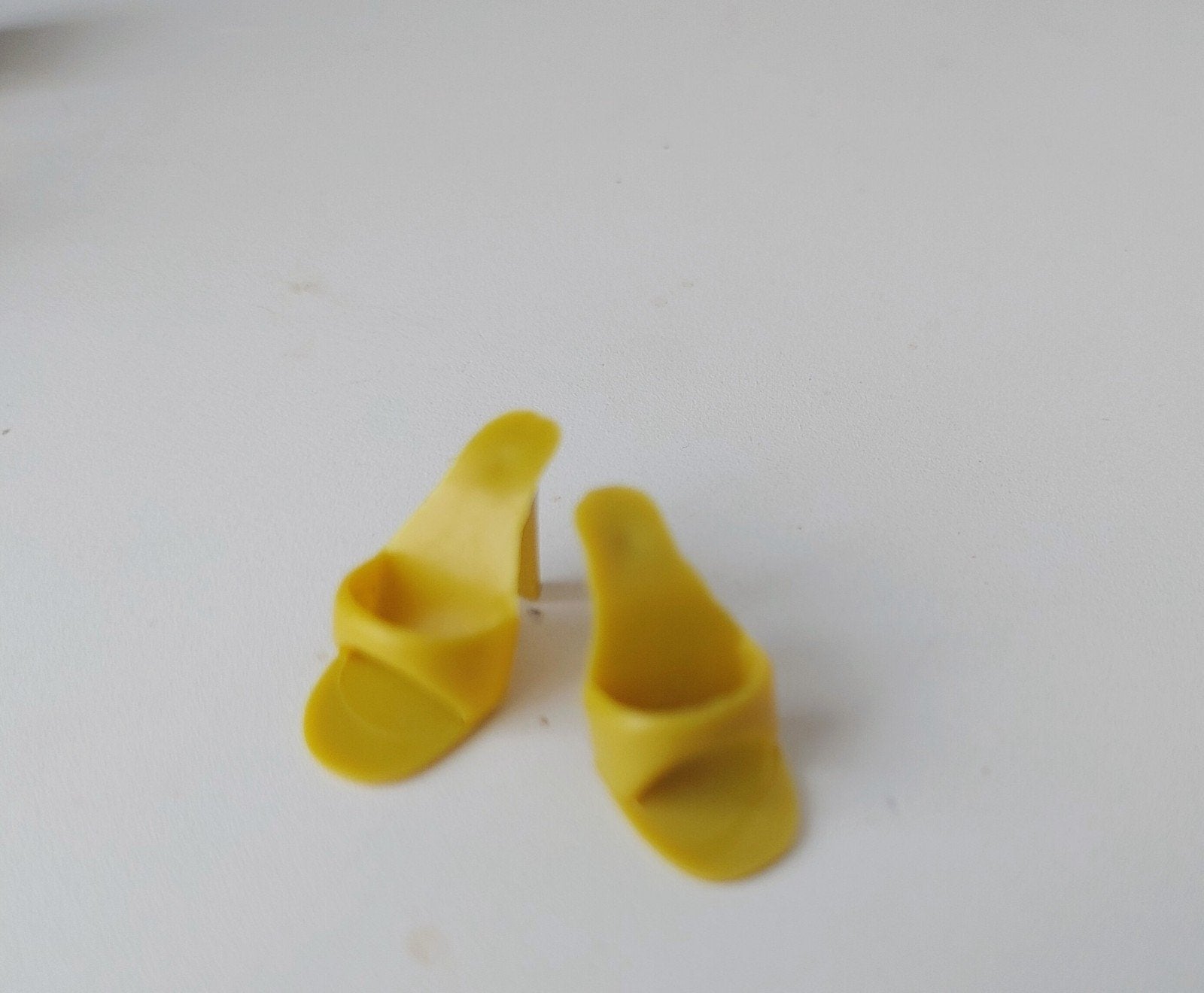 Mosterdkleurige Barbie schoentjes Japan, Ophalen of Verzenden, Zo goed als nieuw, Accessoires
