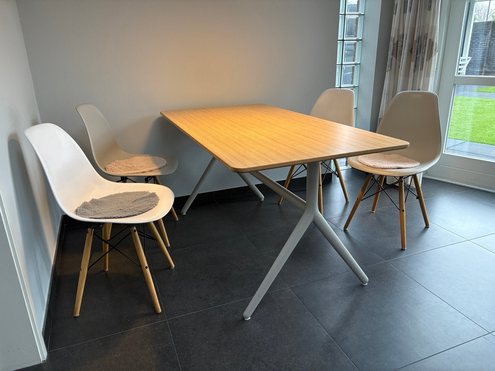 Mooie eetkamerset: tafel + 4 stoelen, Ophalen, Zo goed als nieuw, 4 tot 6 stoelen