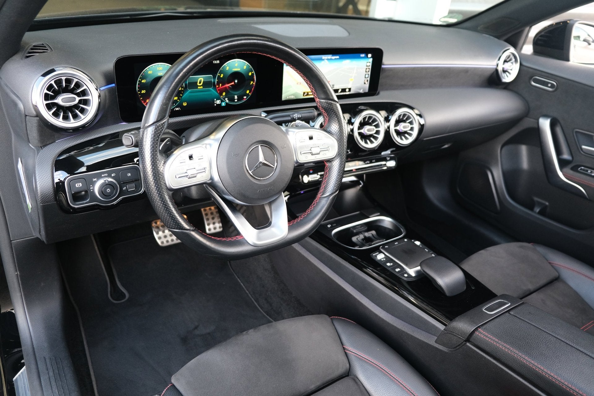 Mercedes-Benz A-klasse 200 Business Solution AMG Pano Cam PD, Dealer onderhouden, Stof, Gebruikt, 4 cilinders