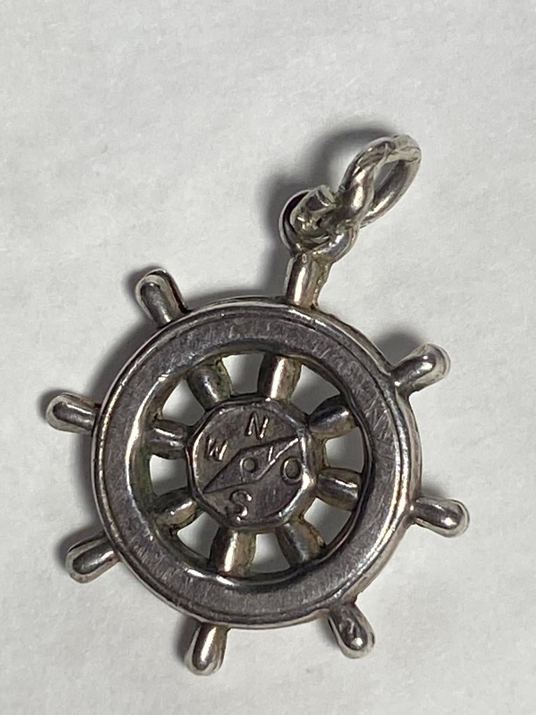 Zilveren bedel hanger stuurwiel met compas, Sieraden, Tassen en Uiterlijk, Bedels, Overige merken, Ophalen of Verzenden, Zo goed als nieuw