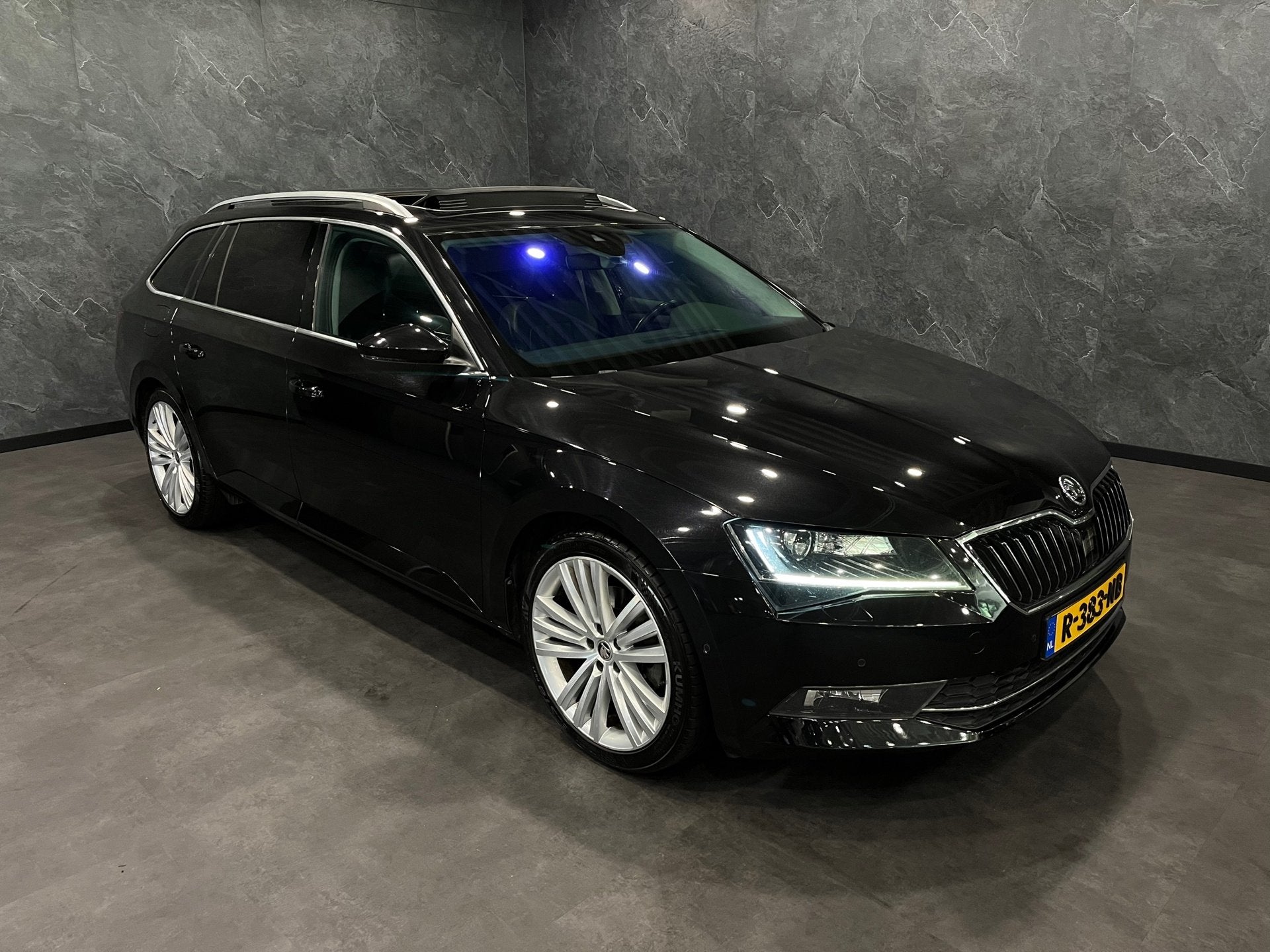 Skoda Superb Combi 2.0 TSI 220PK DSG AUTOMAAT PANO MEMORY, Auto's, Gebruikt, 4 cilinders, Zwart, Leder