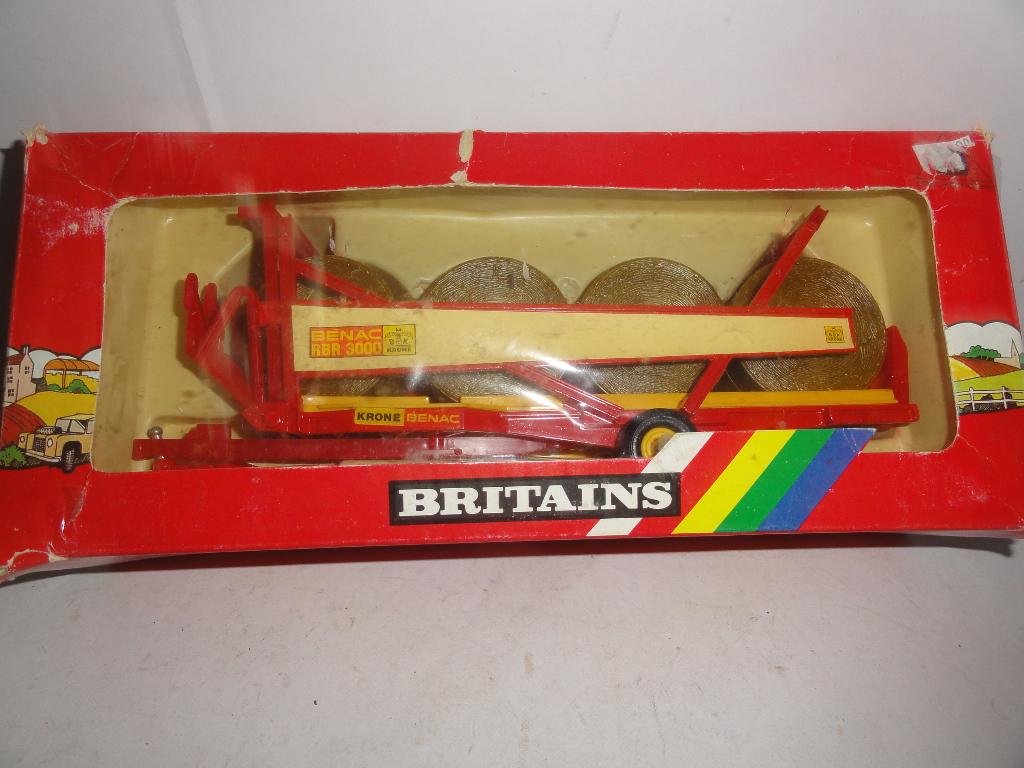 Krone Benac ronde balen wagen Britains, Verzenden, Zo goed als nieuw, 1:32 tot 1:50