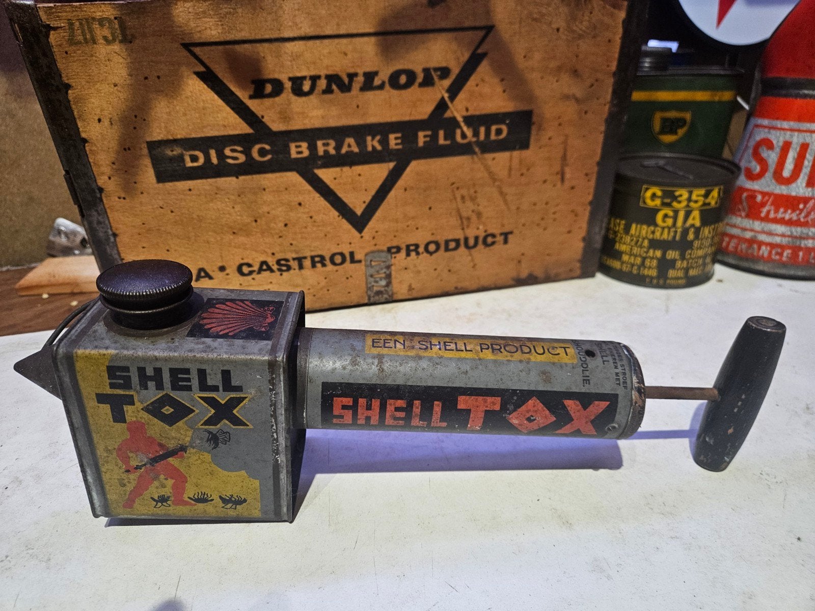 Shell olieblik gifspuit uit de jaren '30 Shell Tox, Verzamelen, Blikken, Ophalen of Verzenden, Gebruikt, Overige