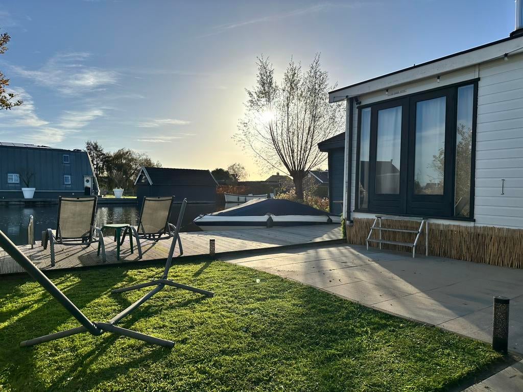 Chalet aan het water met ligplaats boot Loosdrechtse plassen, Caravans en Kamperen, Stacaravans, Tot en met 6