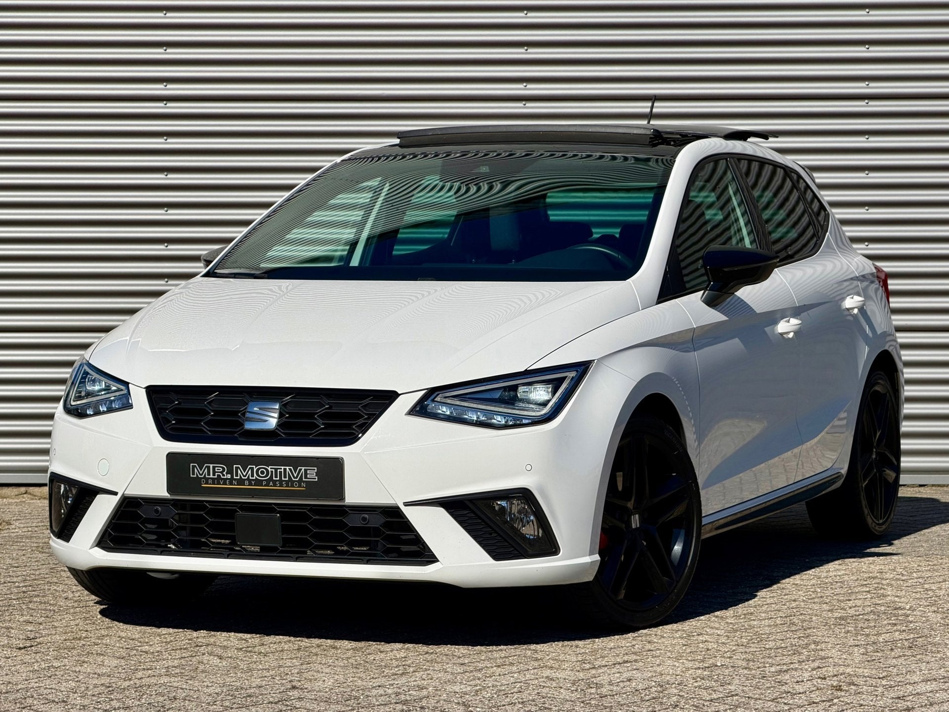 Seat Ibiza 1.5 TSI FR Black Edition DSG | Panorama | Keyless, Dealer onderhouden, 4 cilinders, 150 pk, 610 kg