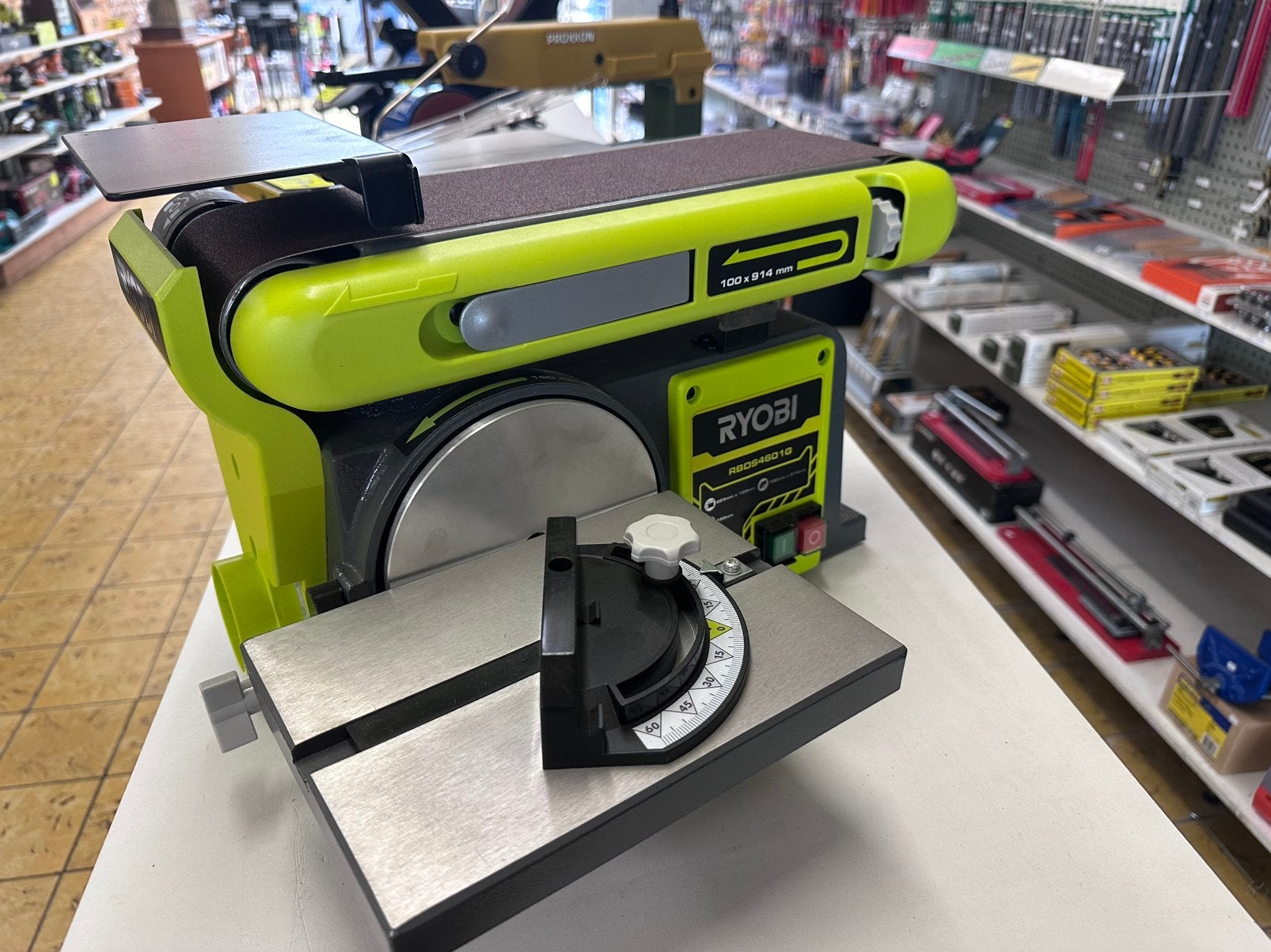 Op=Op!! Ryobi RBDS4601 bandschuurmachine, Ophalen, Nieuw, Minder dan 600 watt, Bandschuurmachine