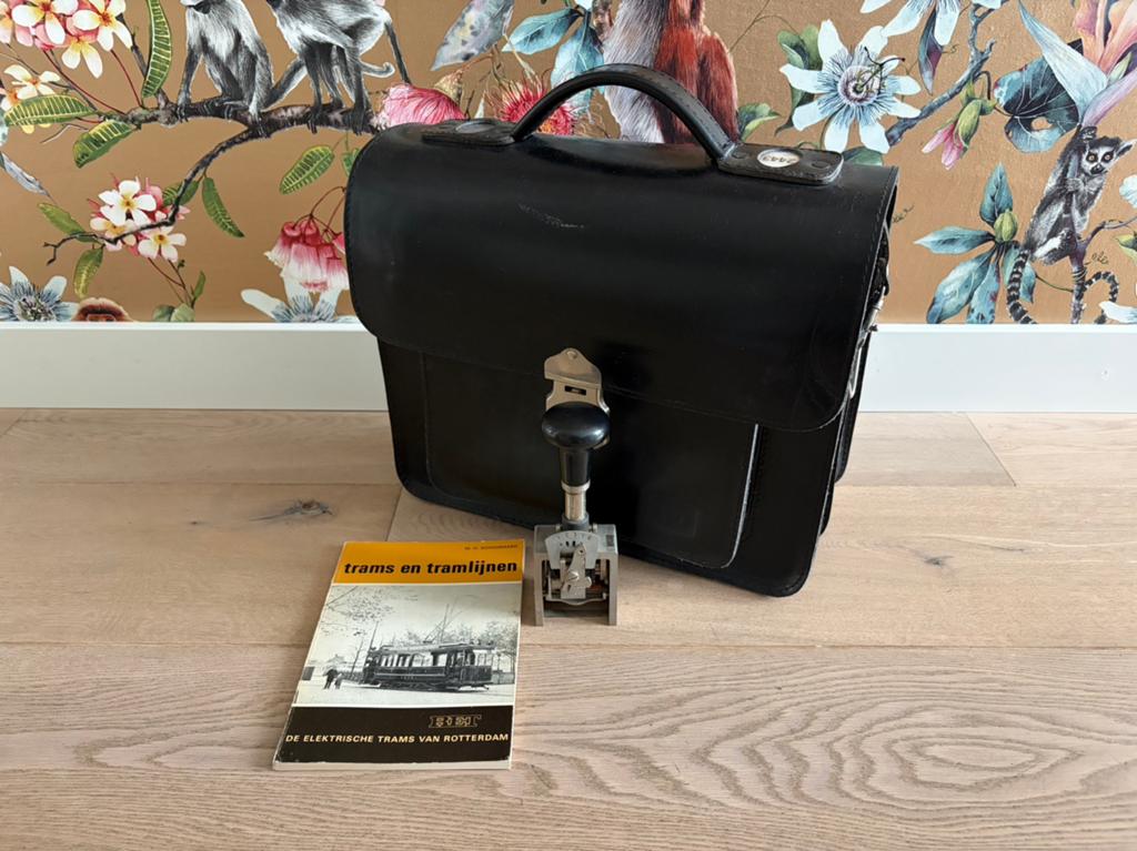 RET Leren Chauffeurs Tas Rotterdam Compleet/ Boekje/ Stempel, Verzamelen, Spoorwegen en Tramwegen, Ophalen of Verzenden