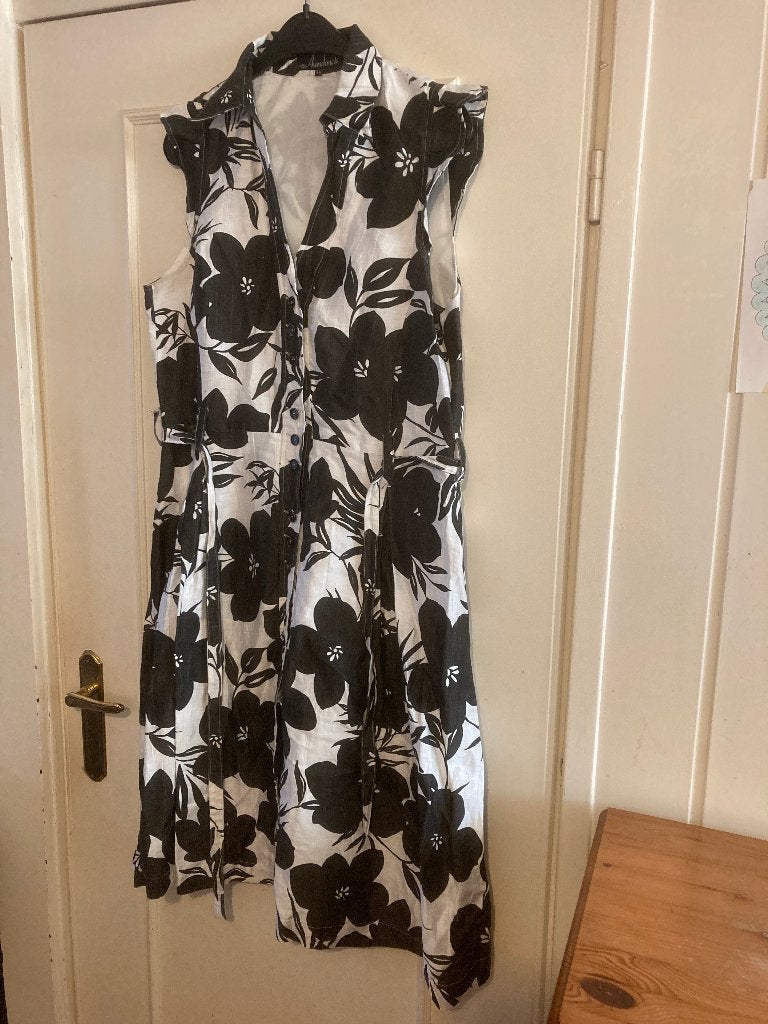 Witte linnen jurk zwarte bloemen van Van Avendonck, maat 44, Verzenden, Van Avendonck, Wit, Maat 42/44 (L)