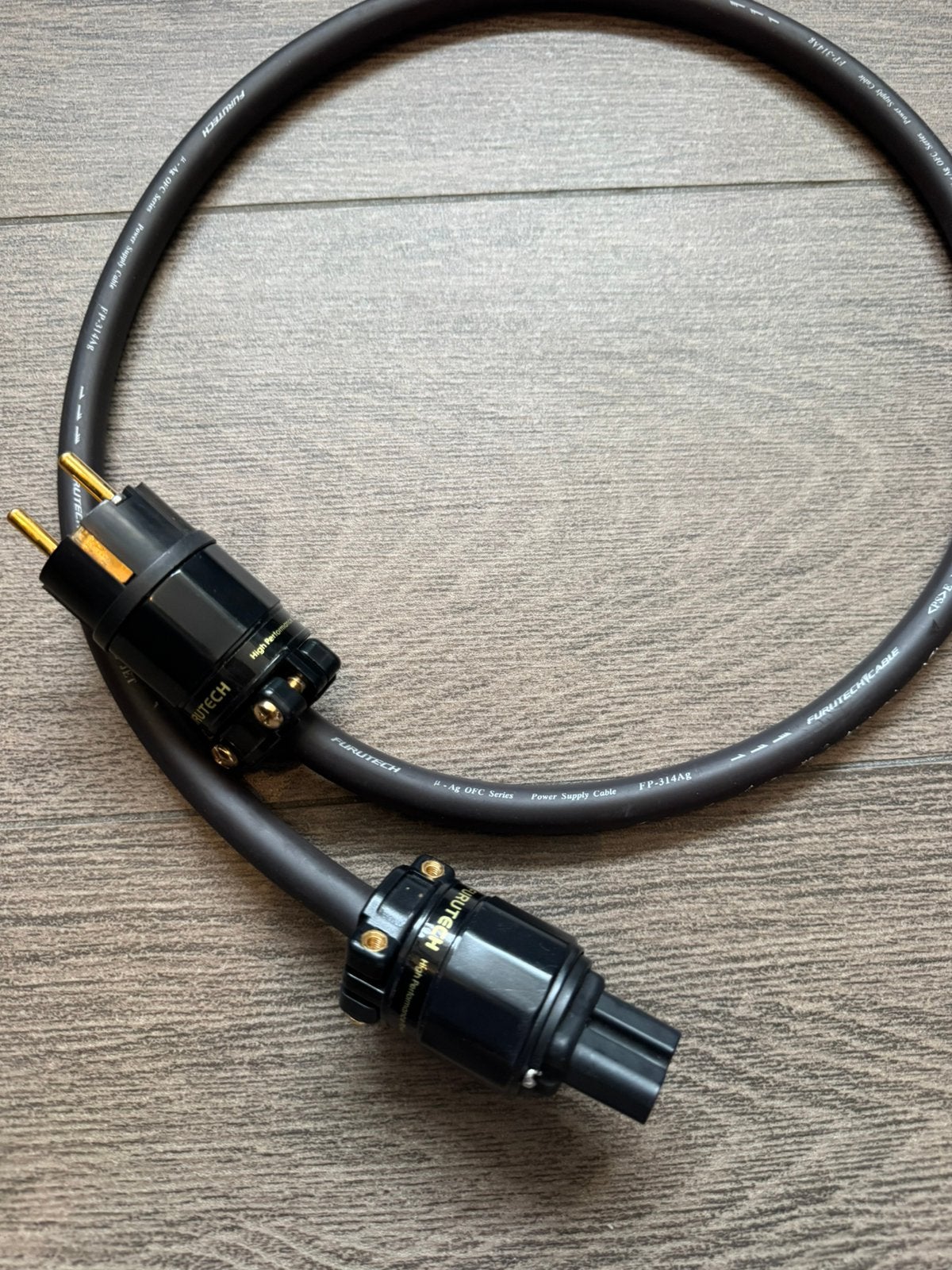 Furutech FP-314-Ag powercord, Audio, Tv en Foto, Audiokabels en Televisiekabels, Ophalen of Verzenden, Zo goed als nieuw, Minder dan 2 meter