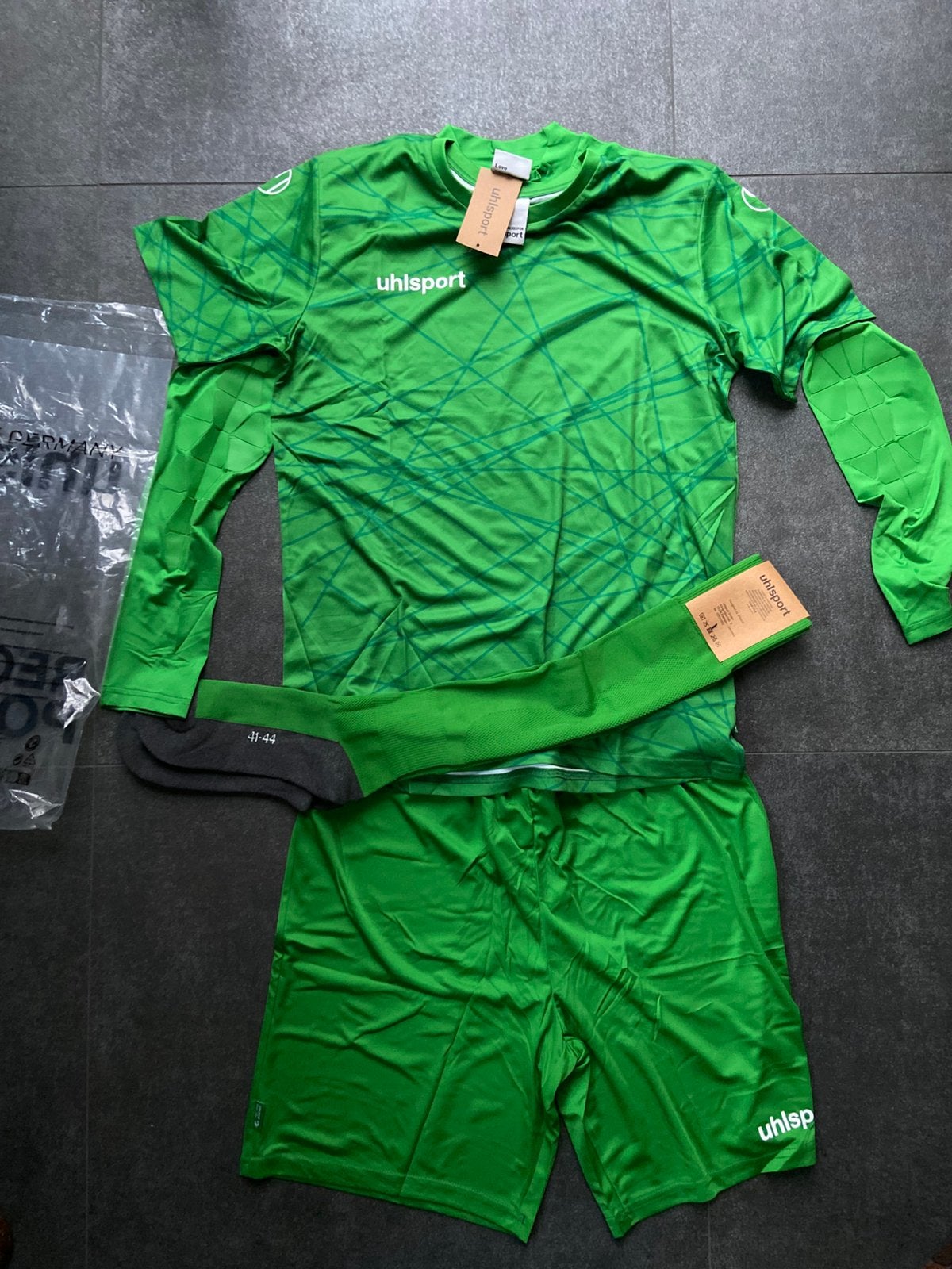 Nieuwe keeperset Keepershirt Uhlsport maat M keeperstenue, Sport en Fitness, Maat M, Ophalen of Verzenden, Nieuw, Set