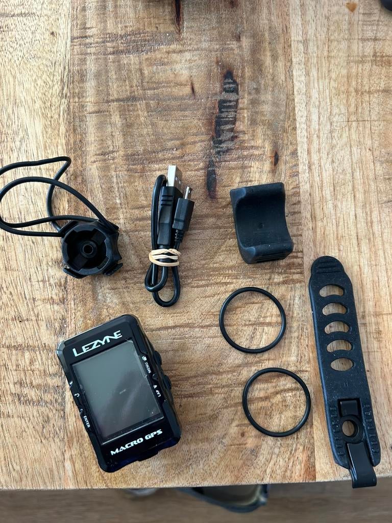 Te koop fietscomputer, Fietsen en Brommers, Fietsaccessoires | Fietscomputers, Zo goed als nieuw, GPS, Ophalen of Verzenden
