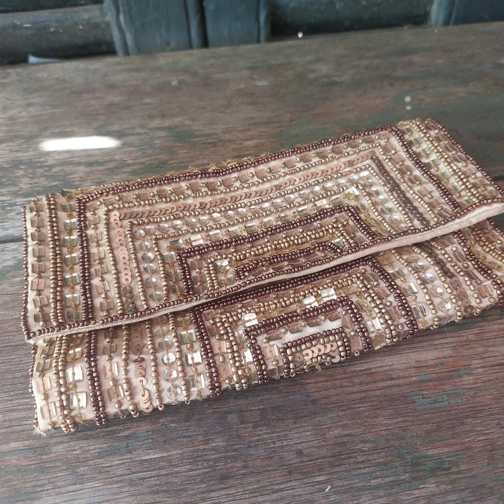 Leuk vintage make up tasje bezaaid met kraaltjes+ pailletjes, Ophalen of Verzenden, Gebruikt, Overige kleuren, Overige typen