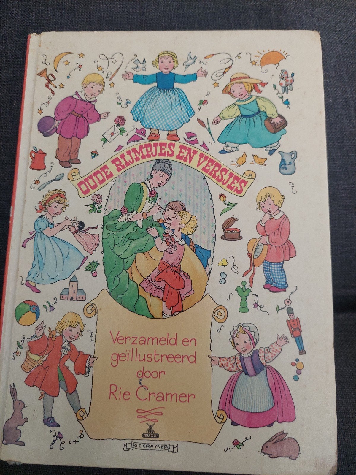 Vintage kinderboek: Oude rijmpjes en versjes – Rie Cramer, Ophalen of Verzenden