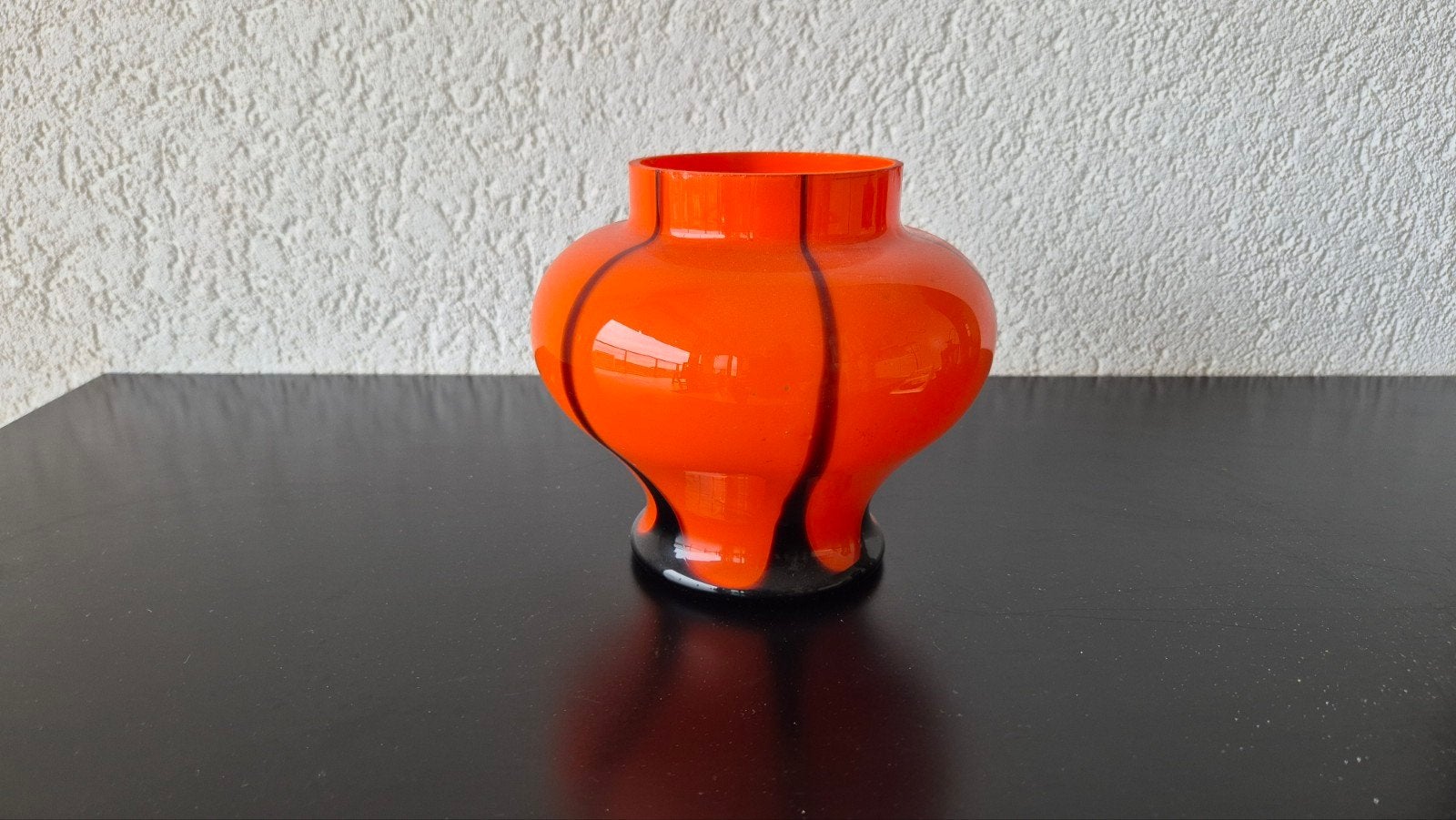 Vintage Oranje Glazen Vaas met Zwarte Strepen, Ophalen of Verzenden