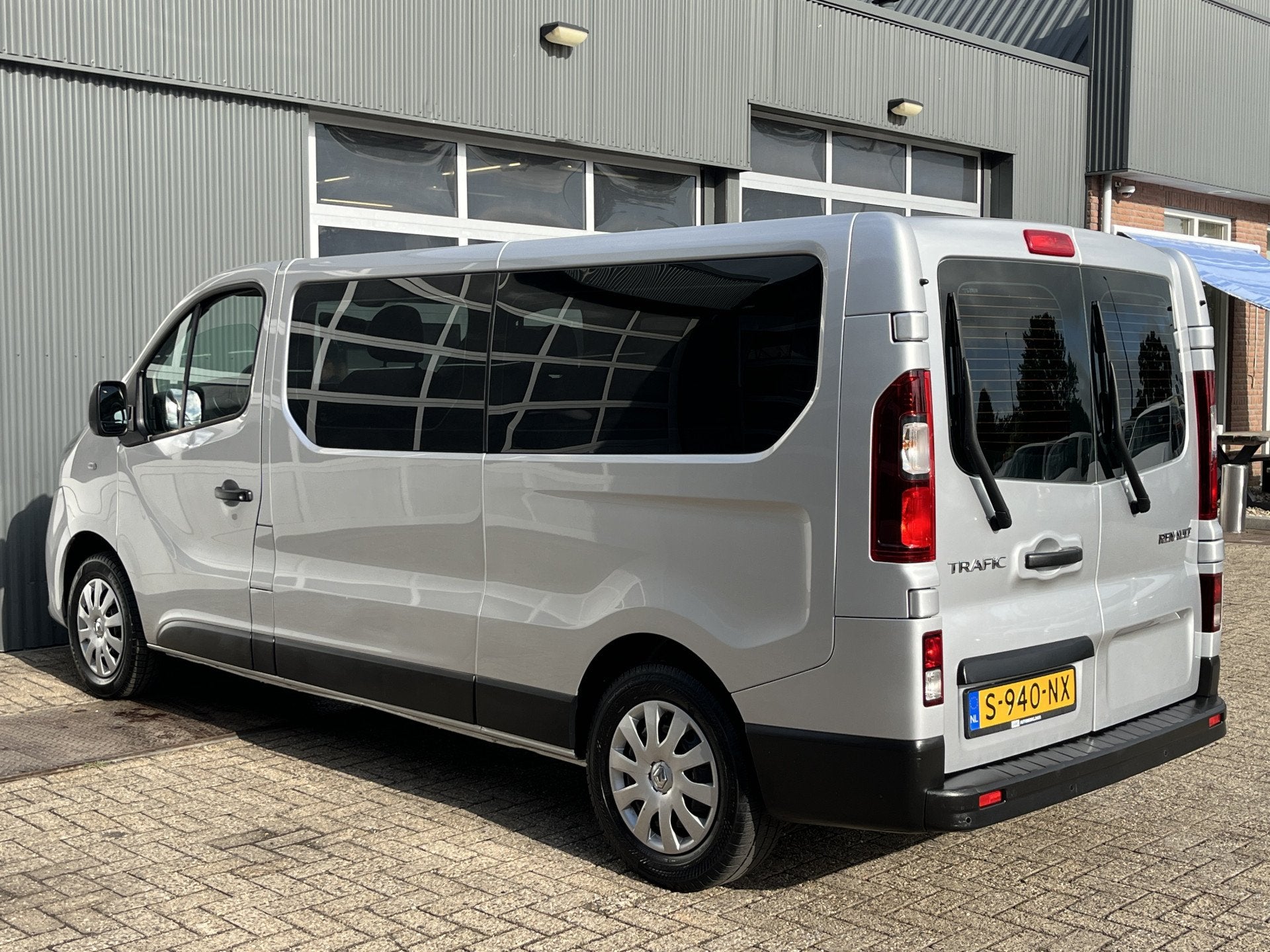 Renault Trafic Passenger 1.6 dCi Euro 6 BTW / BPM vrij marge, Auto's, Renault, Voorwielaandrijving, Stof, Gebruikt, 2000 kg