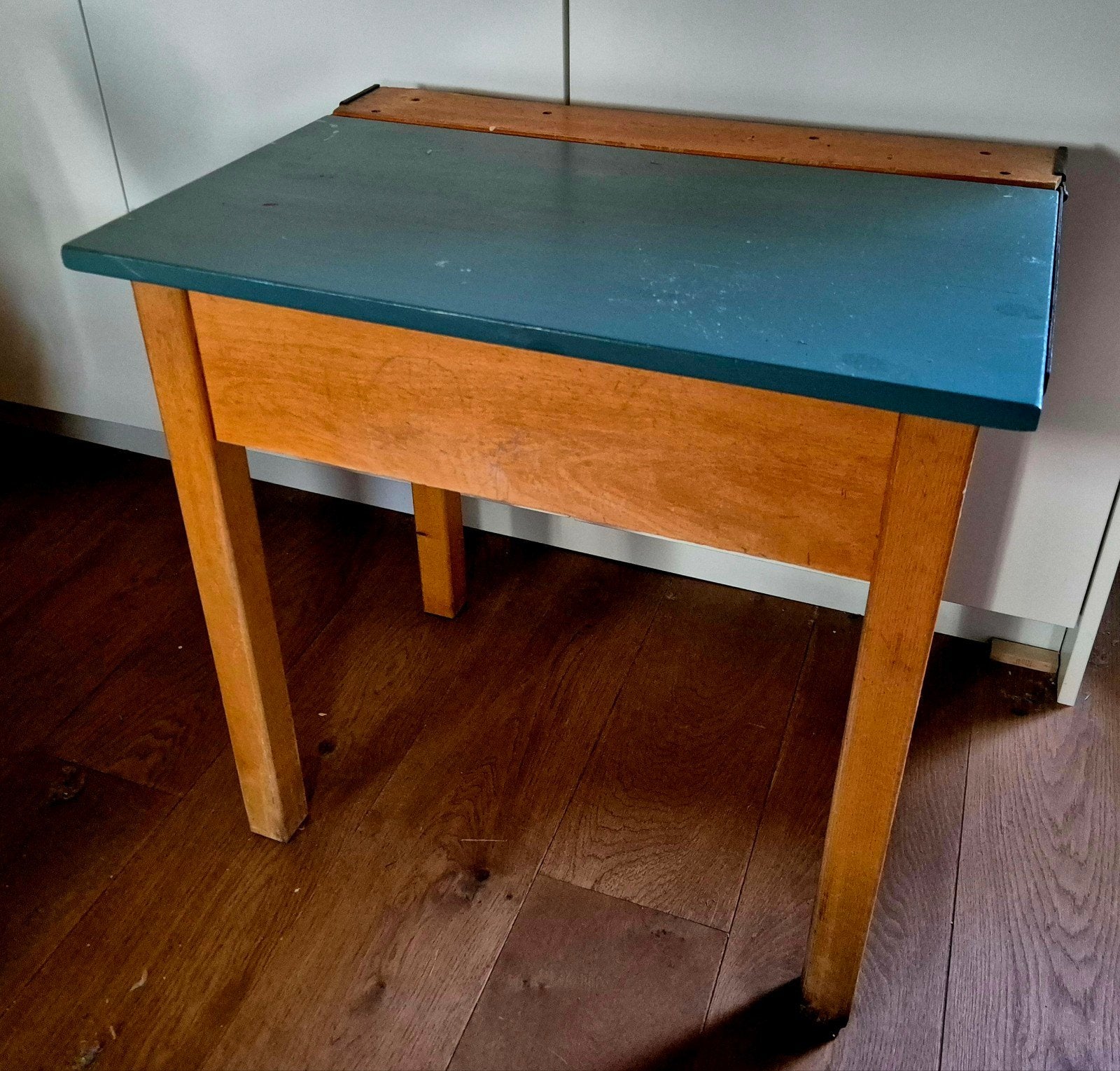 Vintage houten kinderbureau met opbergruimte, Ophalen, Opbergruimte, Gebruikt, Hout